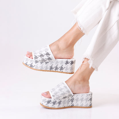 Chunky Mule | White & Black