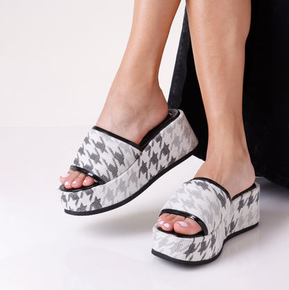 Chunky Mule | White & Black